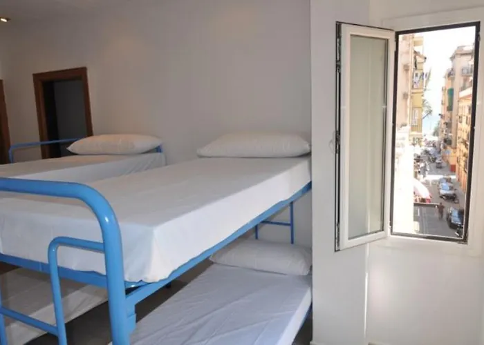 Hostel Bedcelona Club & *